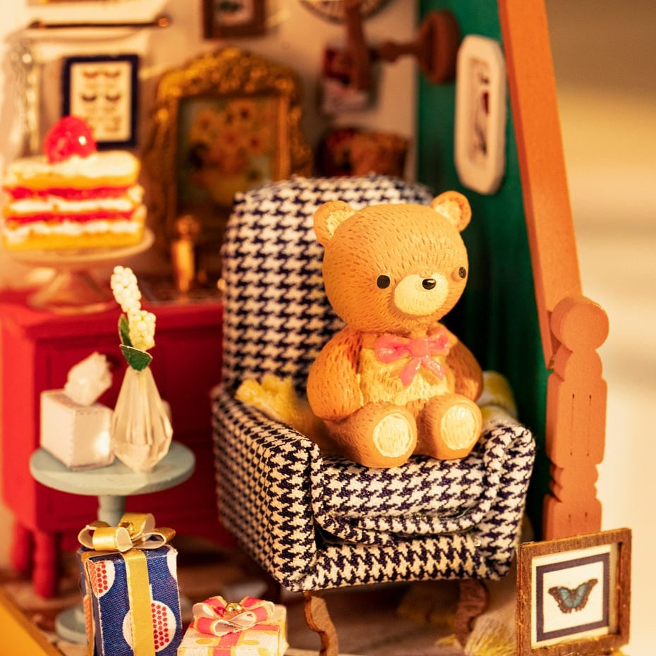 Hands Craft DIY Miniature House Kit: Holiday Living Room Kawaii Gifts